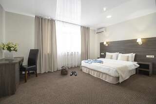 Отель SPA Hotel Galera Киев Полулюкс, вид на бассейн-2